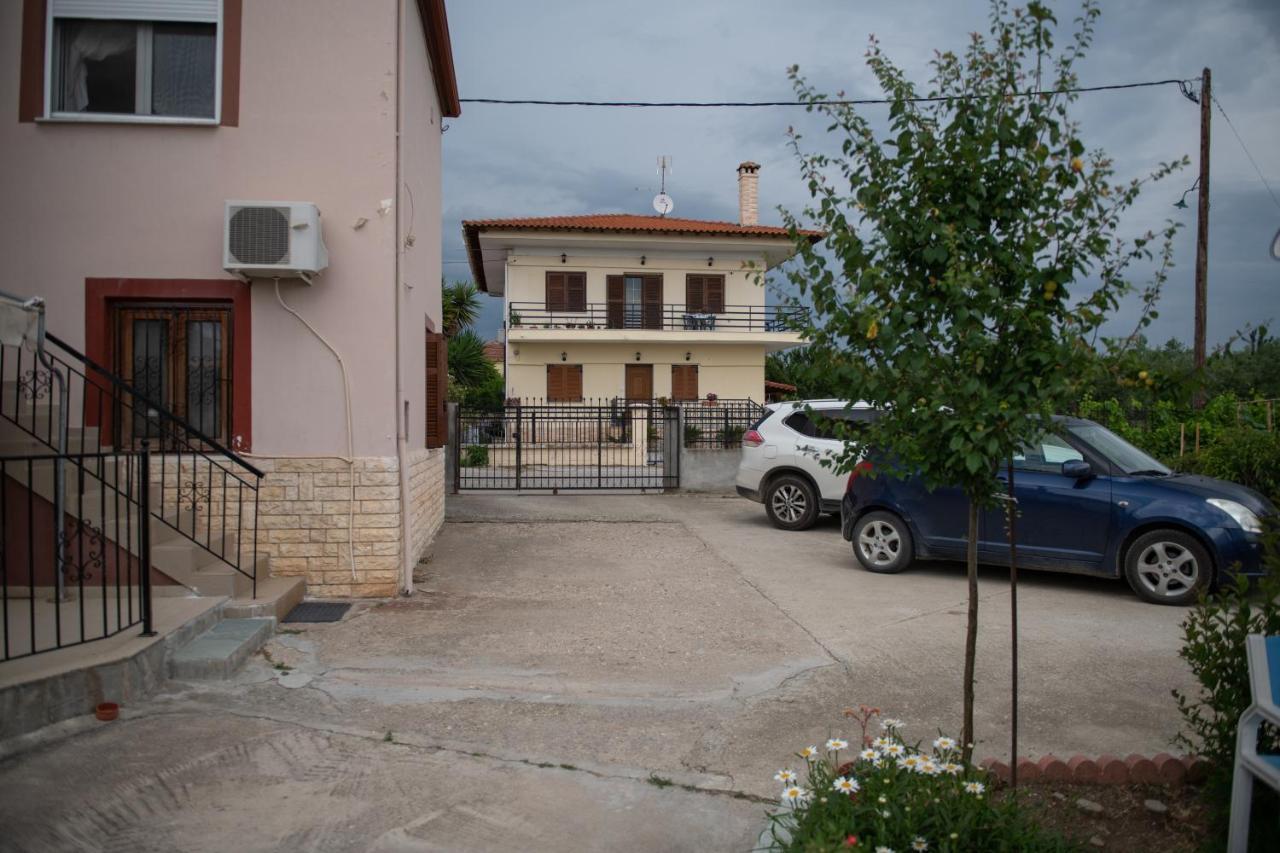 Agrikia Tis Vasilikis Apartman Ormília Kültér fotó