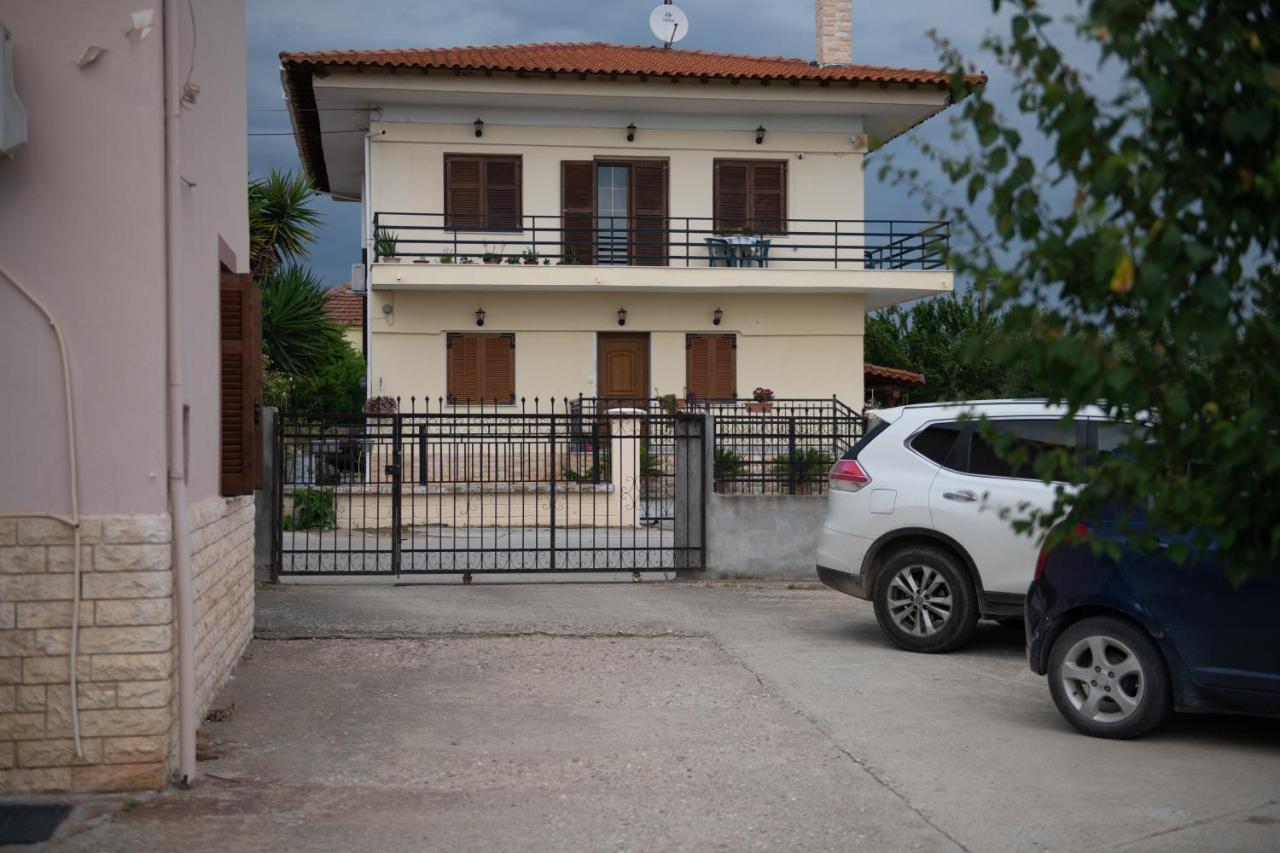 Agrikia Tis Vasilikis Apartman Ormília Kültér fotó